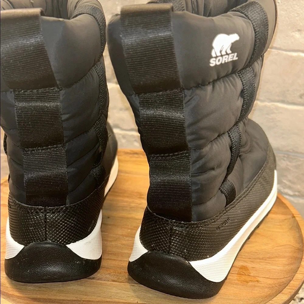 Sorel Kids whitney II waterprof puffy nylon winter bots.
